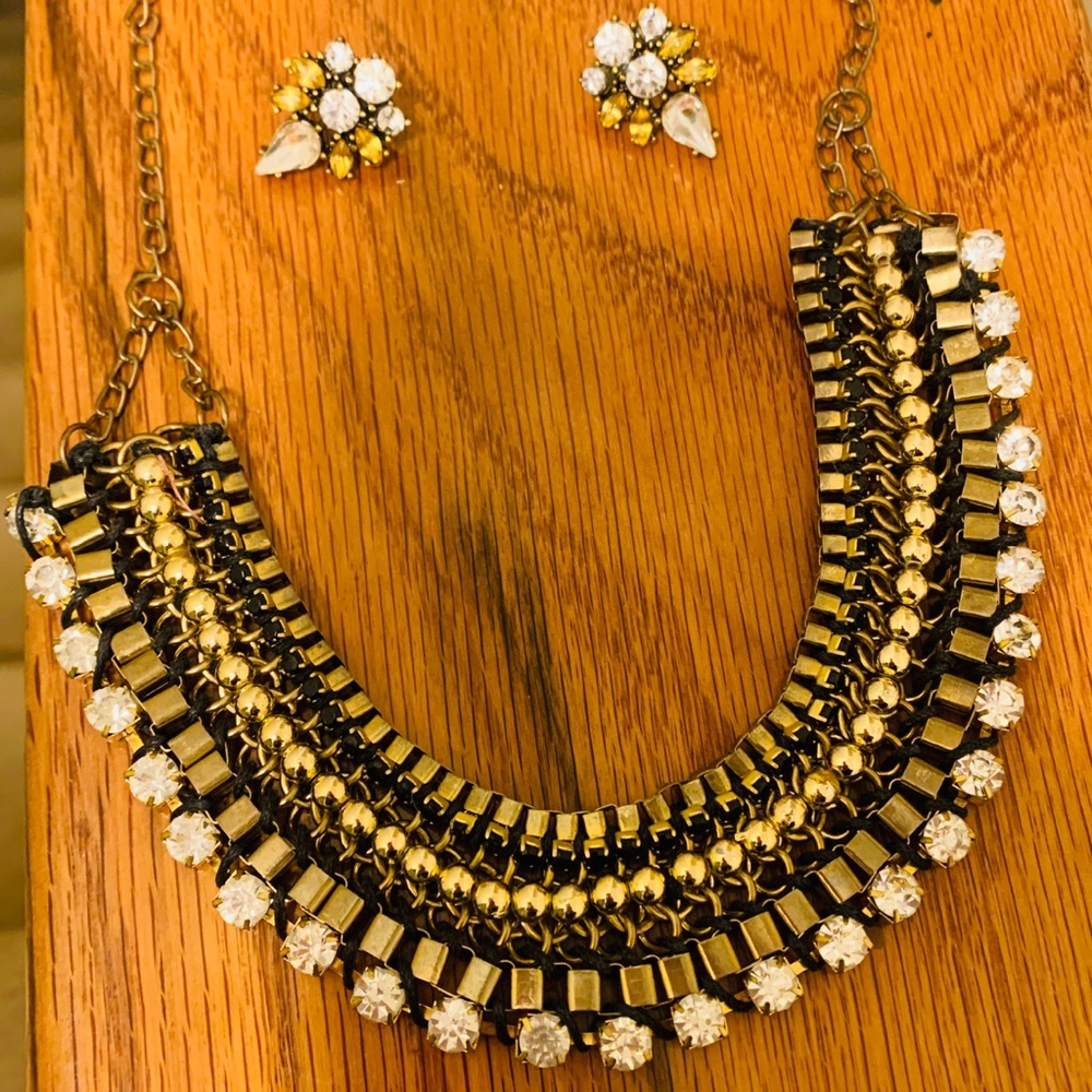 Gold color necklace and earrings set
